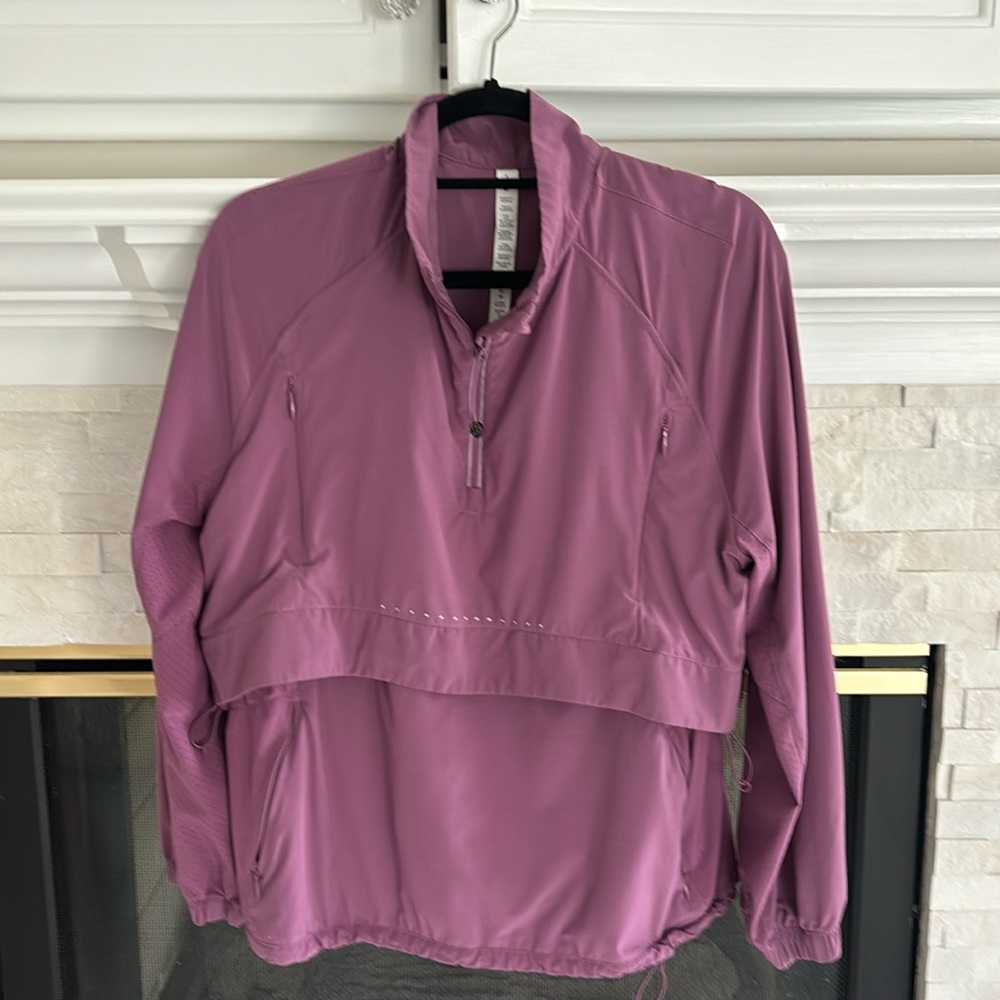 Lululemon size 8 wind breaker worn once or twice great condition